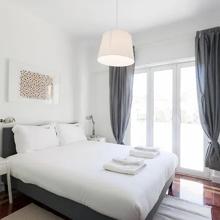 Flh Graca Charming Flat With Balcony شقة *
